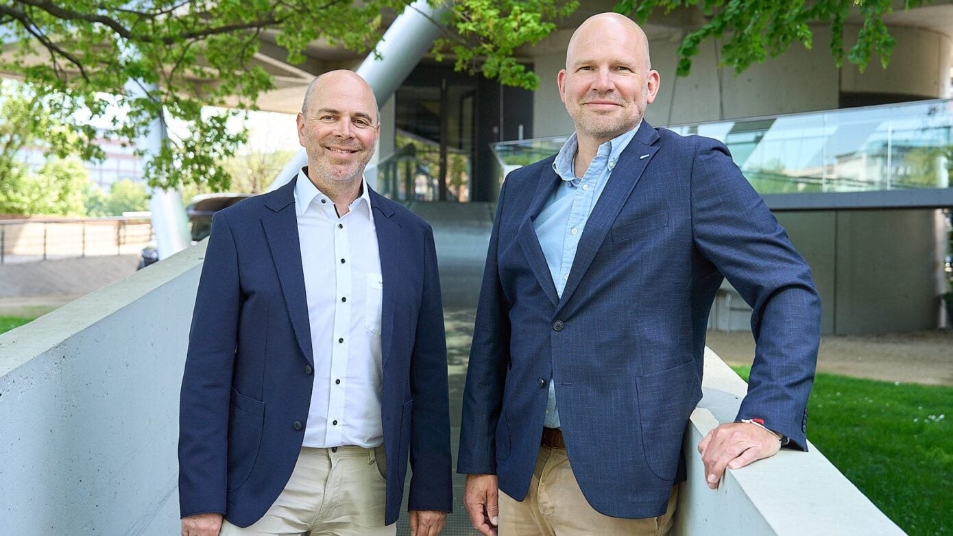 LEMARIT Team bei der Arbeit im Büro in Harrislee